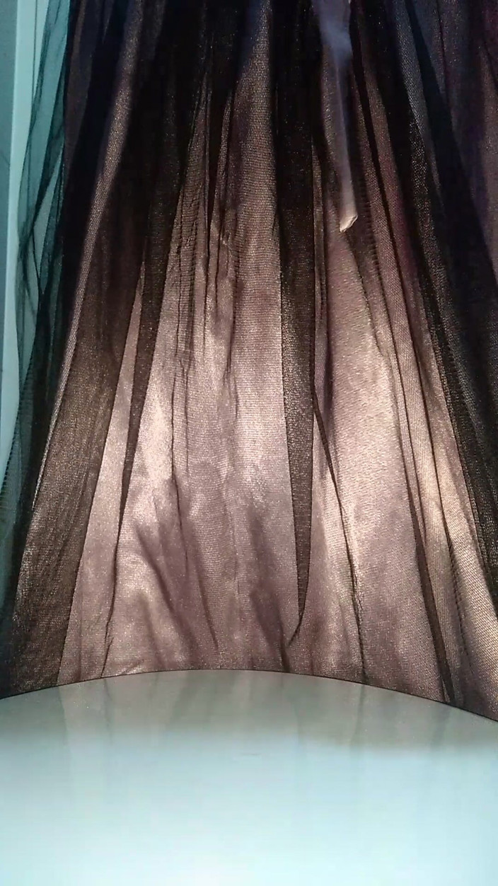 Naomisinka: Melancap Memakai Longdress Satin yang comel dan cantik