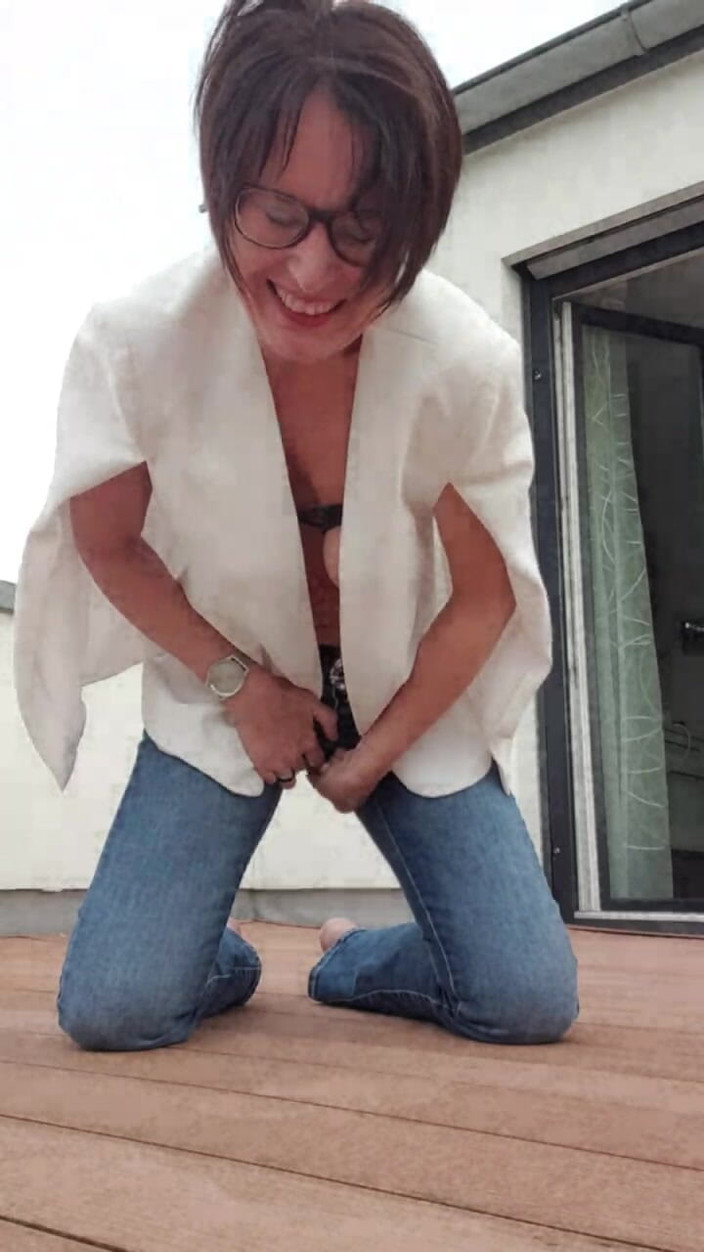 JulieEroticDress: Muncrat di jeans