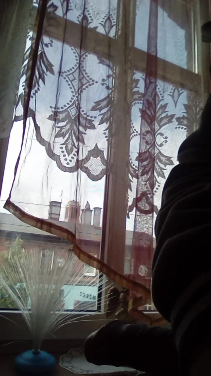 Mcobraxxl: Elevazione davanti alla finestra