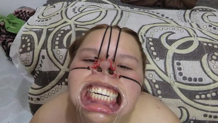 Sado Hentai: खूबसूरत विशालकाय महिला बंधन चेहरे के साथ इस पर वीर्य