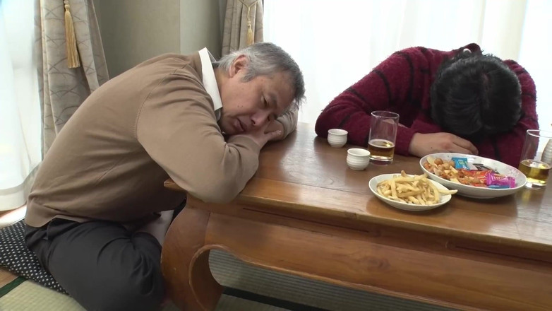 Raptor Inc: Woman with Leggings, Exposing Her Muscle.