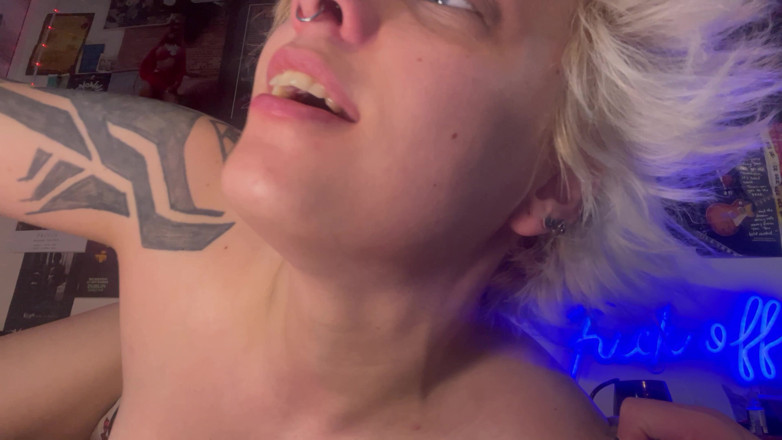 Glitterqueen1999: Ti ho lasciato scopare di nuovo il mio naso! Sborra...