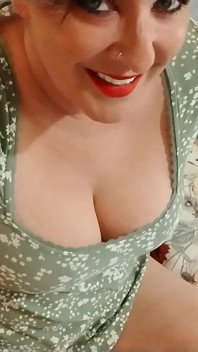 Peeking Down My Dress Cleavage Show Big Tits