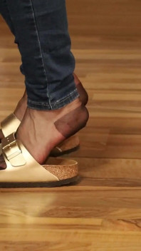 Nylon & Skinny Jeans - dinglande i klassiska sandaler