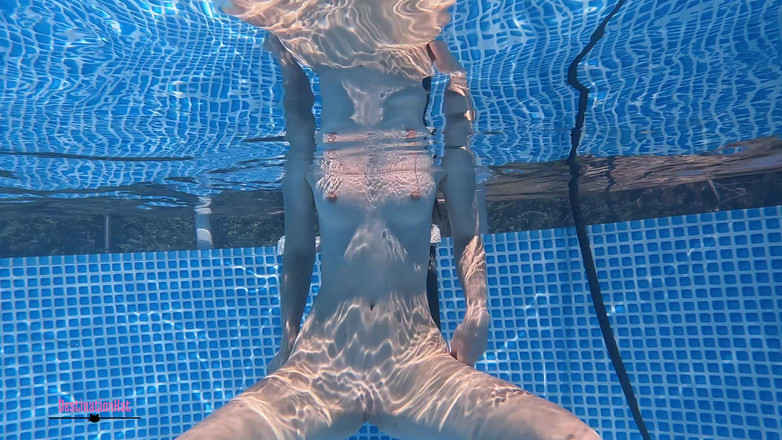 Destination Kat: Quay tay dưới nước