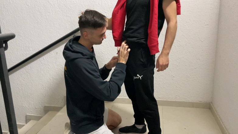 Nick Lewis: आदमी ने घर में अपने पड़ोसी को चूसा