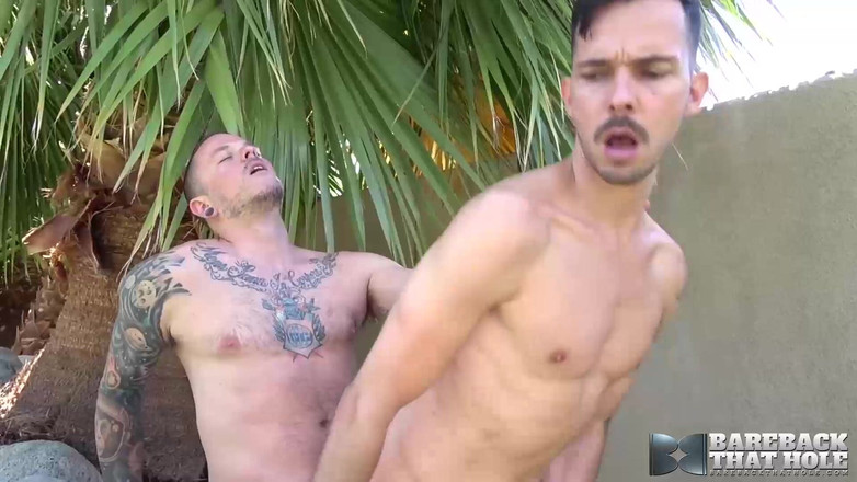 Bareback That Hole: Max Cameron a Danny Blue šukají bez sedla hardcoredcore venku