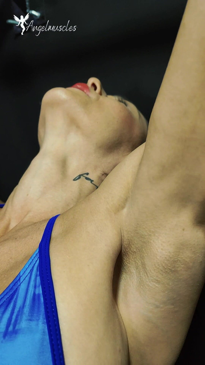 Angelmuscles: Menggantung tulang rusuk saya menonjol