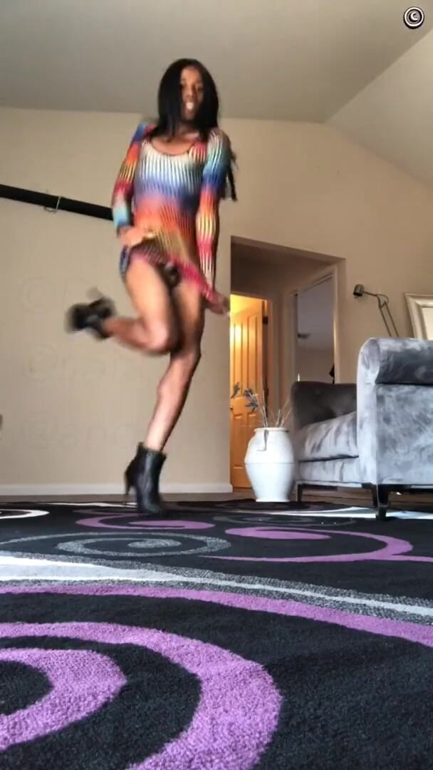 Karma Rainbow Smith D: 이 키티를 순수하게 만들기 - Voguing Karma D