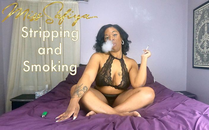 Miss Safiya: Раздевание и курение