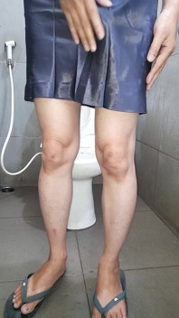 Mini vestido de seda de cetim azul com forro lindo