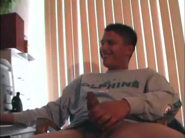 Gaybareback: Straight Show Me His Cock