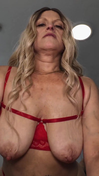 Stiefmoeder Geeft Stiefzoaf Een Privé Vrijgezellenfeest Striptease - 4K