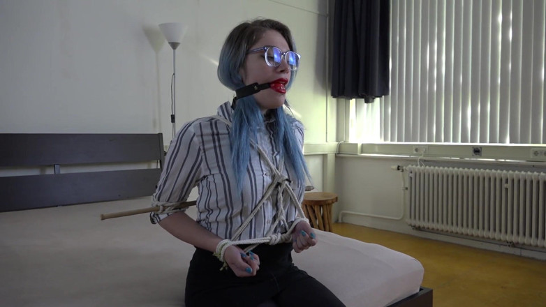 Restricting Ropes: Luna Grey - thư ký chơi bi