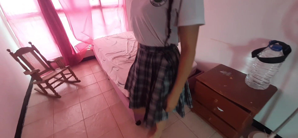 Suzu69: Minha meia-irmã começa a fazer a lição de casa, mas...