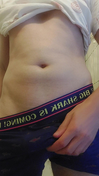 MlodyDres: Morning Masturbation After Coffee
