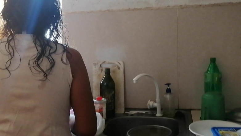 Tina Baby: Teyzem yemek yaparken gizli çekim