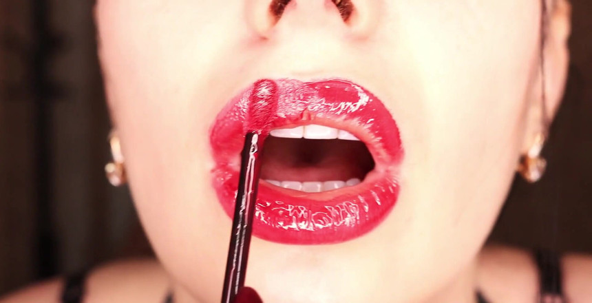 Goddess Misha Goldy: Ber mig att betala för mina dyra läppstift