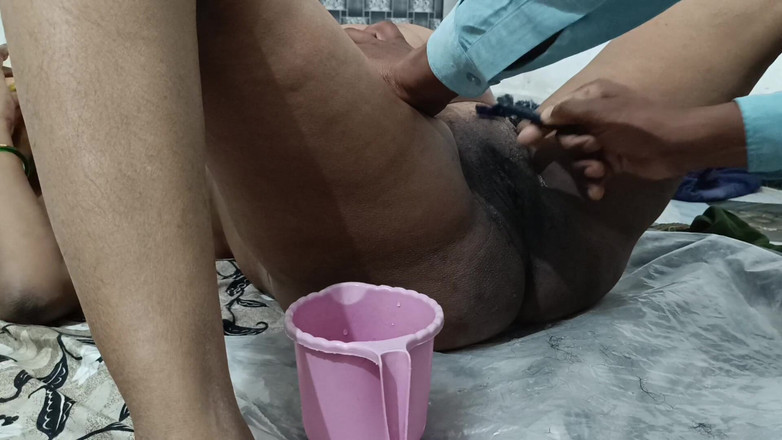 Bhabhi UP: Bhabhi powinien golić włosy