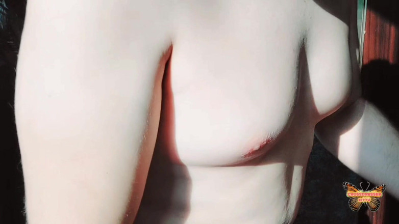 Kitty_Cross: नन्हीं शॉर्ट्स, बड़ा रवैया