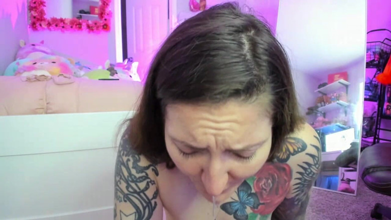 Twerking Elle: You Should Show Me if You Could Play with My...