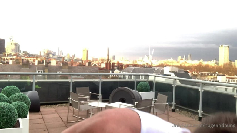 Jack stacked: Thợ xây uốn cơ bắp uốn cong và đo lường