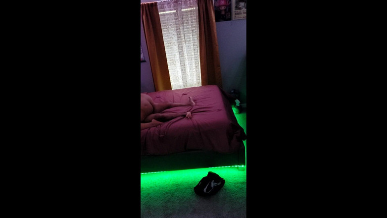 Antoniojaureugui1: Awek diinseminasi dalam biliknya