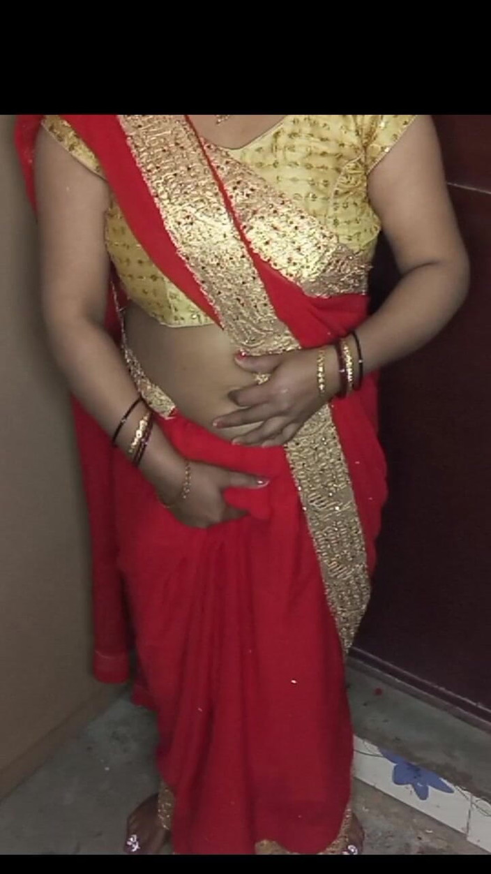 Manjushukla: ロンドの喉が渇いた義理の妹が彼女に指を入れています。