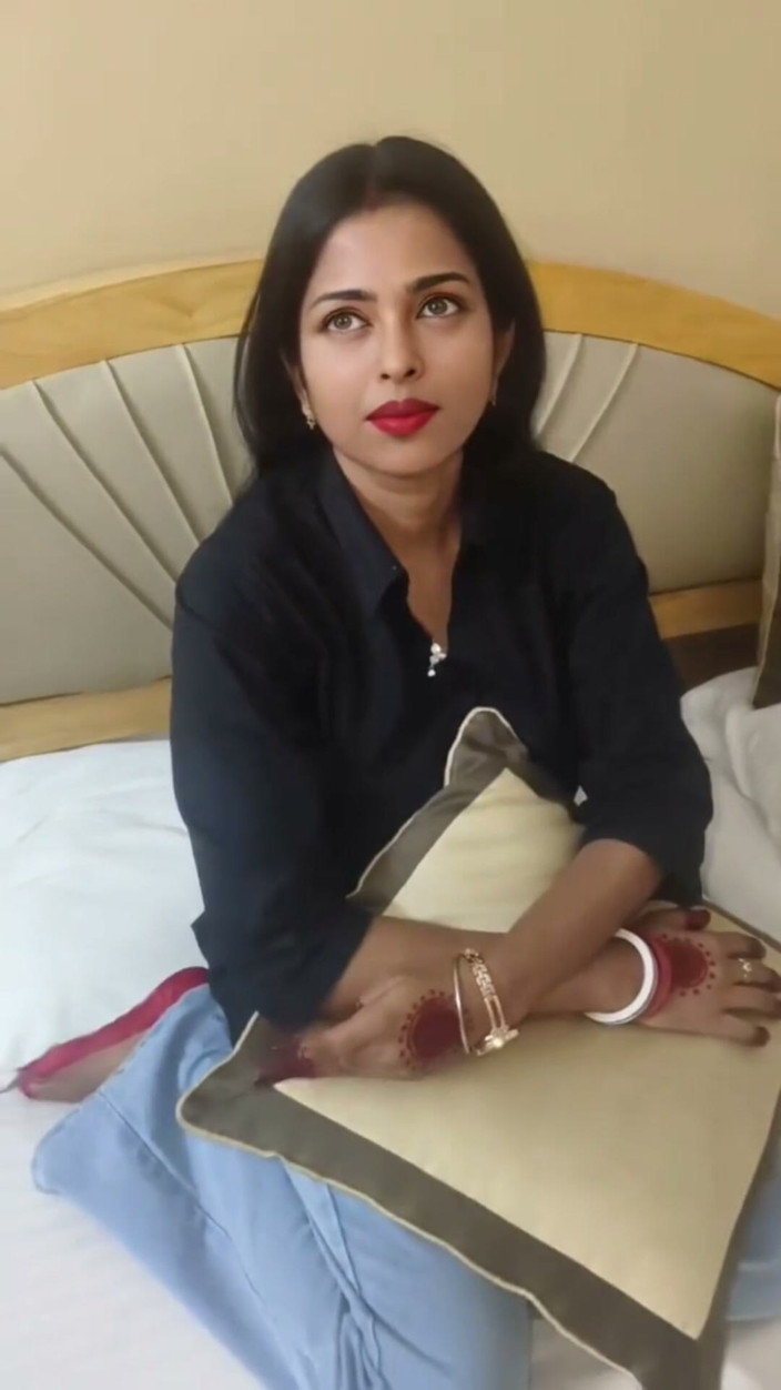 Lovely95: S-235. Bhabhi jebanie w hotelu