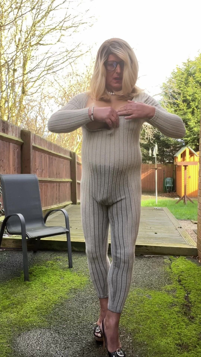 Kellycd2022: Amatorski Crossdresser Kellycd2022 Seksowna milf sika i masturbuje się w...