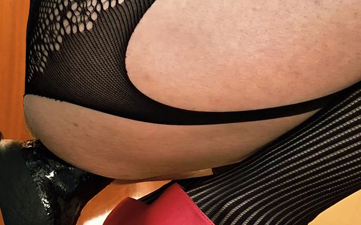 covo_sissy_cross: Šukací show s velkým a tvrdým!