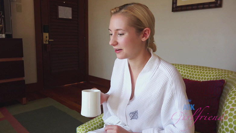 ATK Girlfriends: Blonďatá děvka šuká úžasné