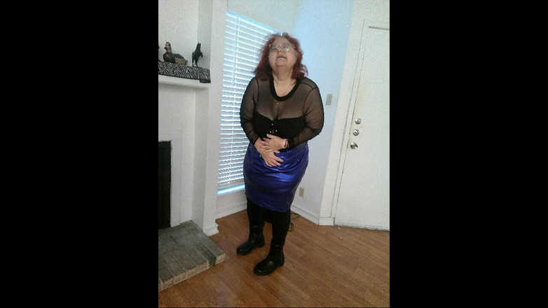 BBW nurse Vicki adventures with friends: Sestřička Vicki Modeluje Svůj Sexy Outfit Končící Cukrovou Holí Na...