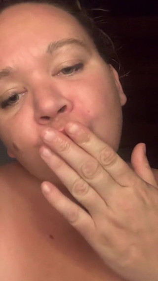 Gigi469: Fingerlickin good