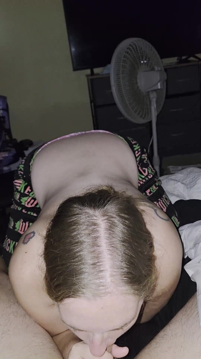 Mama_Foxx94: 醒来快乐：性感素人熟女的晨间口交