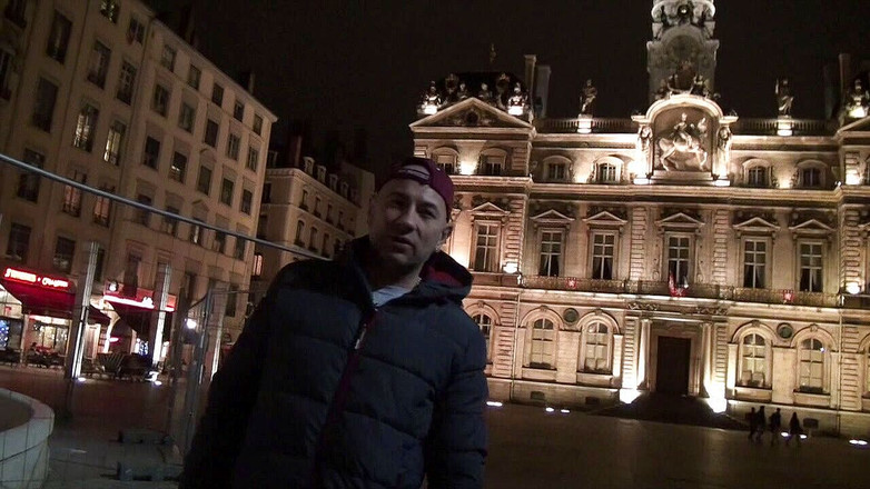 YOUNG FUCKED BY OLDER: Jess scopata da un ragazzo più giovane di lui