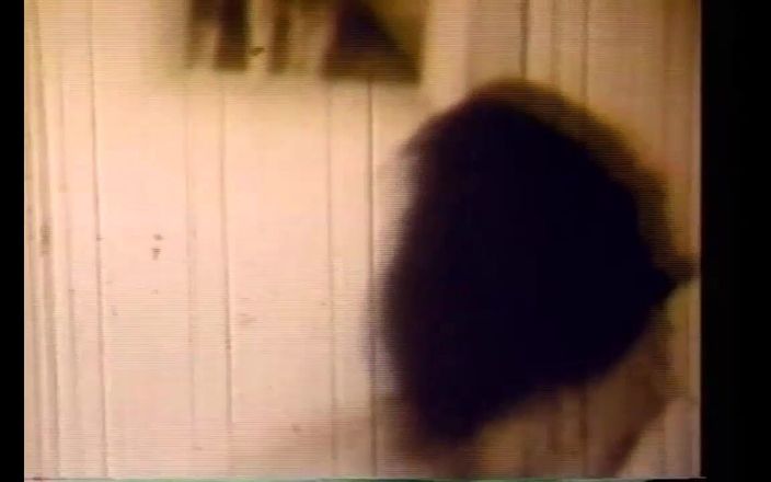 Vintage megastore: Genç klasik kızlar dedeler tarafından büyük sert yaraklarla sikiliyor (tam film)