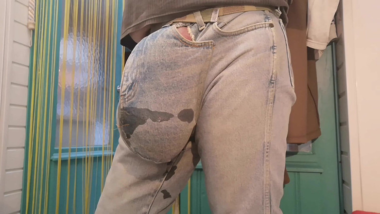 Monster_Meat_: "Je m'enfile la bosse de mon jean !!"