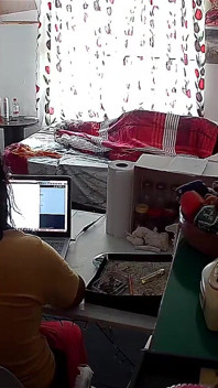 Nevlastní otec na nevlastní dceři při homeoffice