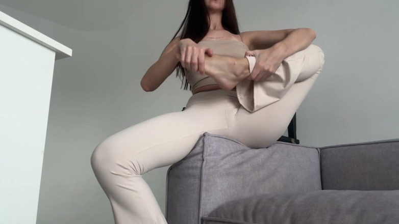 Skinny_lady69: Femei uriașe la gimnastică la picioare