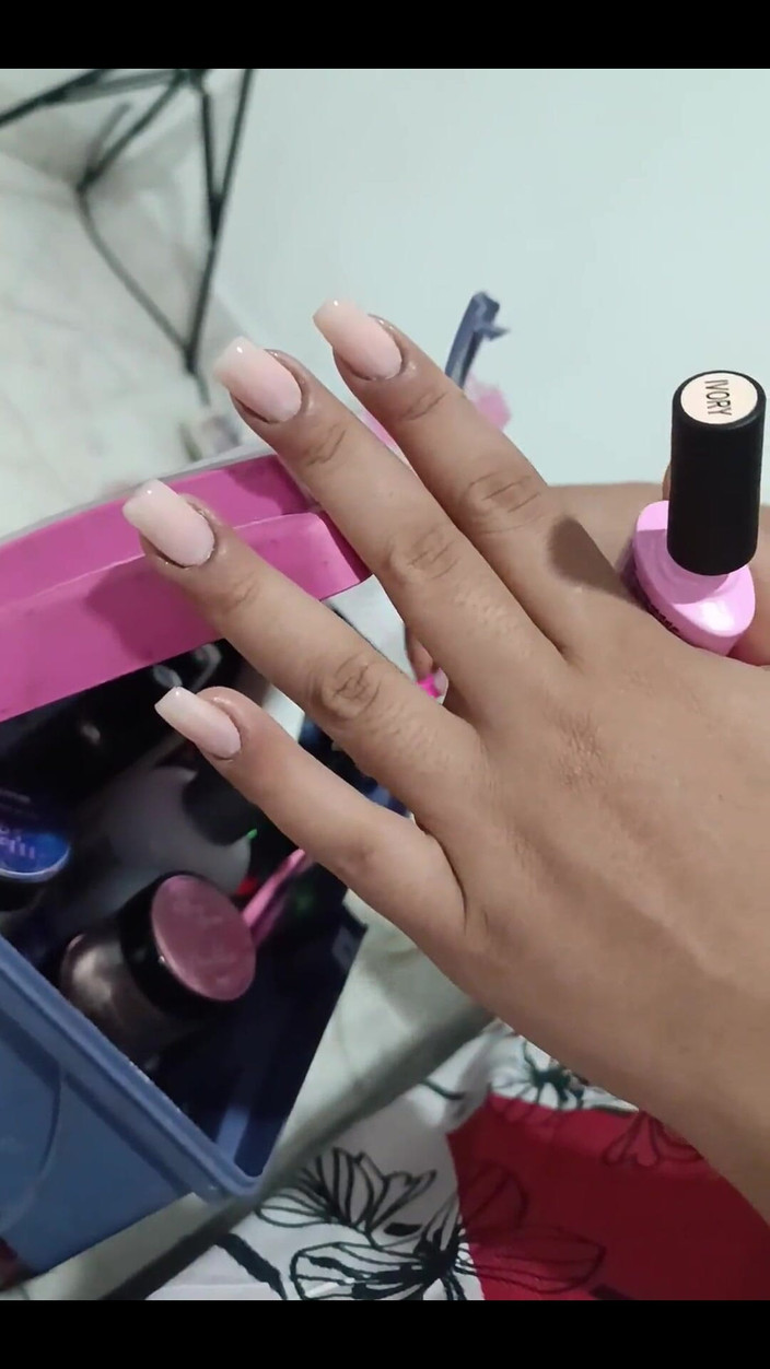 Pikaa6: Aku lagi asik masturbasi sambil dientot sama istriku