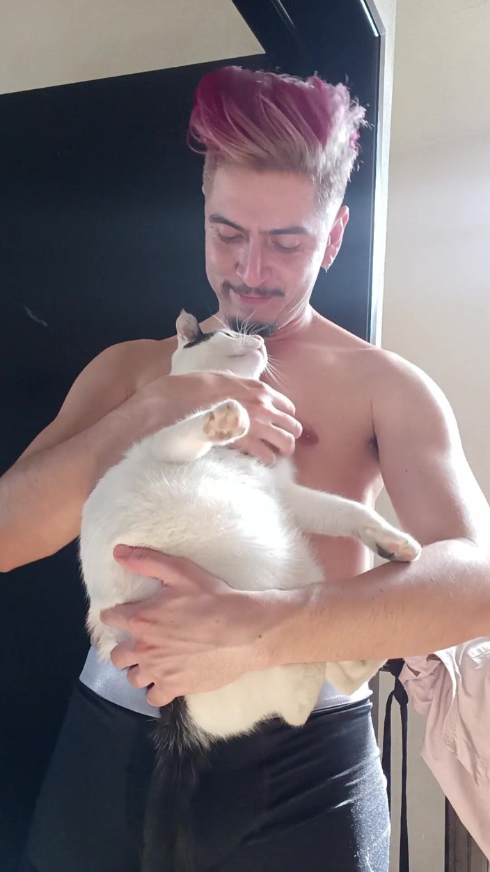 Tabasco Jake: Tabasco Update on Flexing Muscle, Haircut and Mermelada