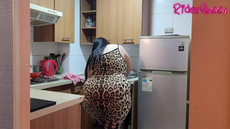 Riderqueen: 02 Fuking MILF in Kitchen
