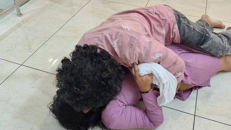 Vaigavarun45: Незнайомий хлопець заходить в будинок дівчини unknwon і займається гарячим трахом з гарячою дівчиною