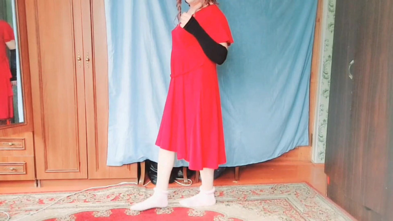 Kitty_Cross: Gadis trans nakal menari dengan perlahan di kamar tidurnya