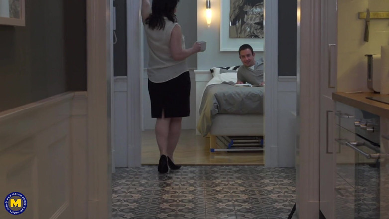 Mature NL: Hairy big ass mature gets smashed in her wet pussy