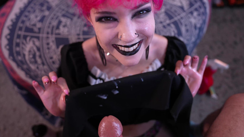 lilredvelvettt: Готична покоївка, фемдом мастурбує