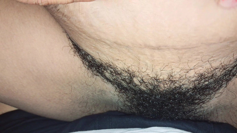 Trilokinath: Une bhabhi desi se masturbe la chatte quand elle avait...