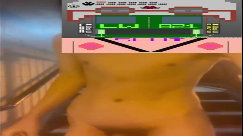 lonewanderer821: 車、ガレージ、教会に閉じ込められた服が露出!