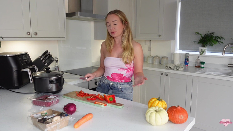 Brea Rose: Готовка с мачехой, бесплатное видео